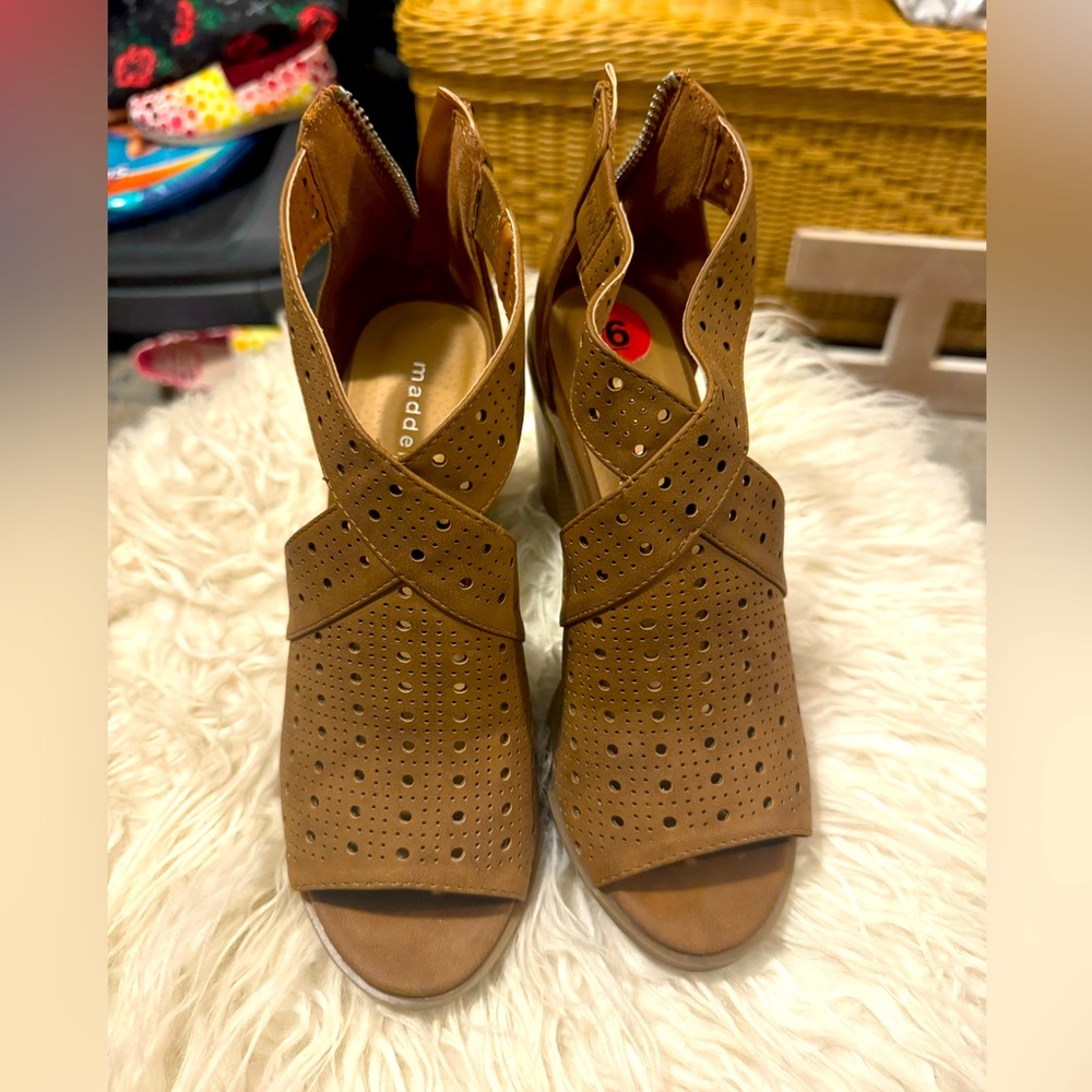 Madden Girl Prestige booties women’s 6